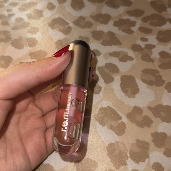 R.E.M Beauty Lip Gloss - Picture 1 of 2